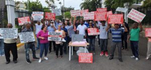 Cancelados de ayuntamiento Santiago demanda prestaciones