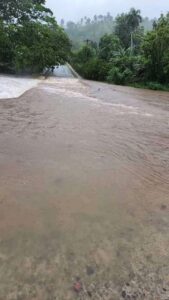 Lluvias incomunican varias comunidades