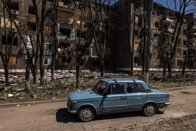 ONG rescata en zona ucraniana en poder de Rusia a estadounidense y familia