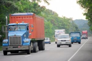 Joven es arrollado por patana en Haina; piden intervenir avenida Refinería