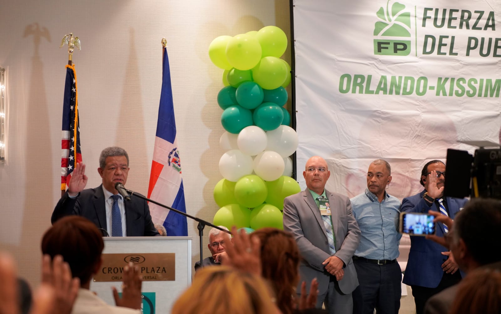 Leonel Fernández reitera muro entre RD y Haití "tiene que construirse"