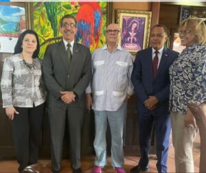 El candidato a rector de la UASD, Jorge Asjana David, recibió esta tarde  el apoyo del expresidente de la República, Hipólito Mejía.