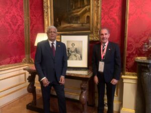 El ministro de Educación Superior, Ciencia y Tecnología (MESCYT), Franklin García Fermín, junto al Embajador de la República Dominicana en Reino Unido, Elnio Manuel Durán.