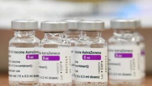 Gobierno acuerda con AstraZeneca cambiar vacunas por otros fármacos