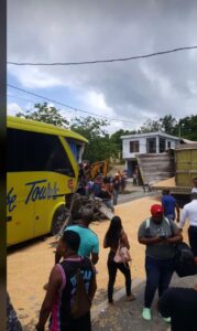 Un accidente entre un autobús y un camión dejó varias personas heridas en la carretera que comunica a Puerto Plata con Navarrete.