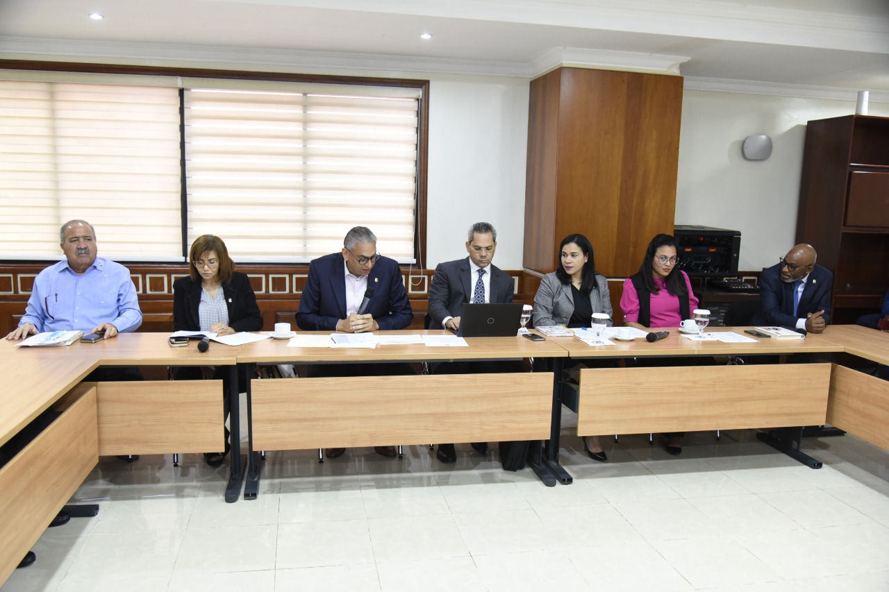 La Comisión de Derechos Humanos de la Cámara de Diputados recibió una delegación compuesta por representantes del Consejo Nacional de Discapacidad  (CONADIS), el Consejo Nacional para la Niñez y la Adolescencia (CONANI) y Salud Pública
