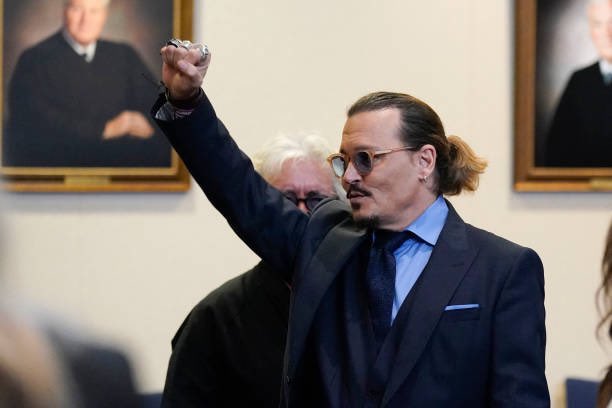 Johnny Deep gana el juicio contra amber heard