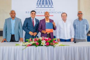 El gobierno dominicano entregó el certificado de la liberación por un monto de RD$20 millones de pesos a iglesia Evangélica Asamblea de Dios
